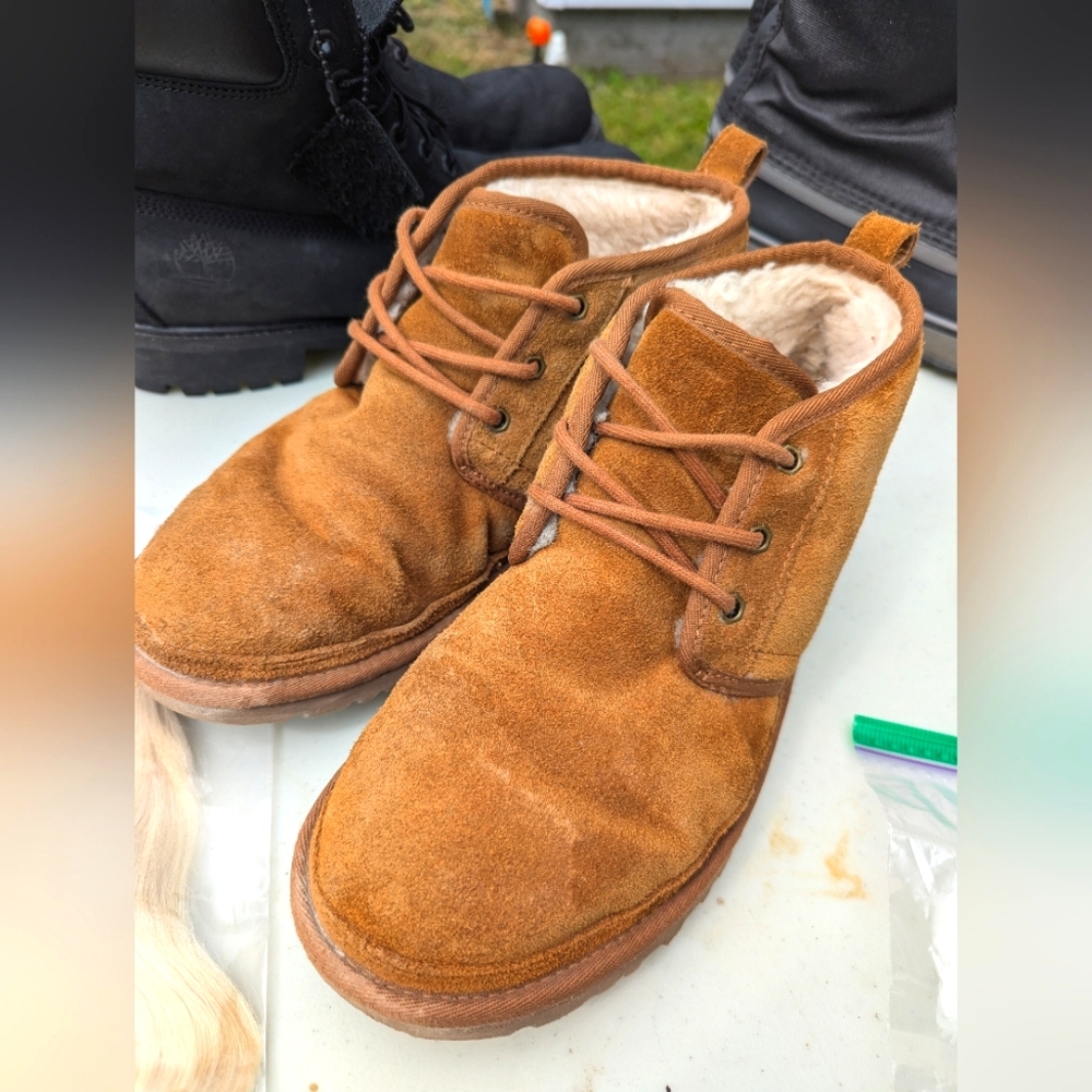 Uggs Numel size 9 (fits large)
